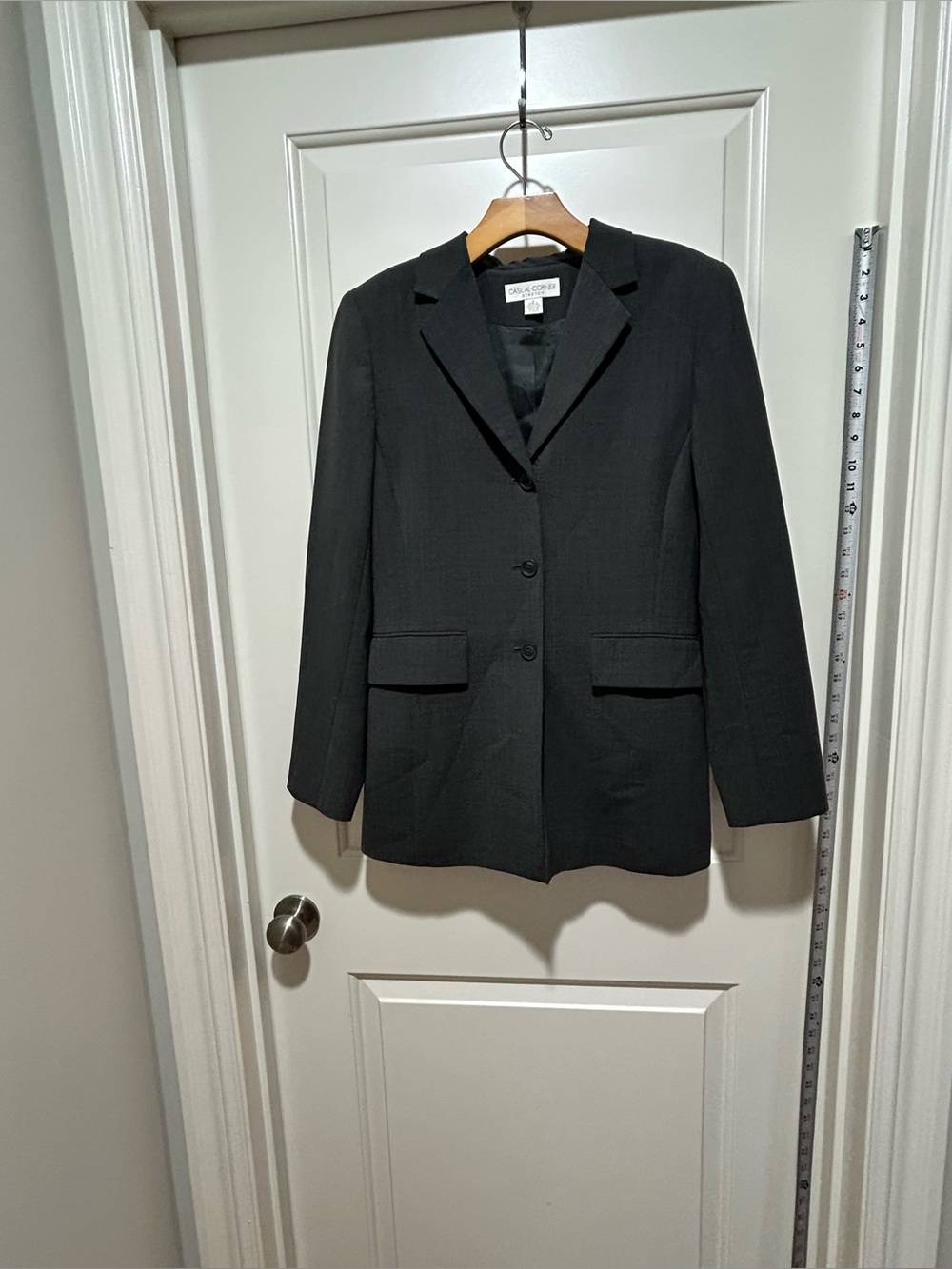Casual Corner Gray Women's size 4 Blazer 3 button 2 pockets Jacket LIKE NEW